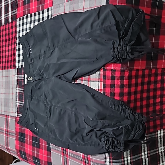 Ricki's black cargo capri shorts - Picture 3 of 5